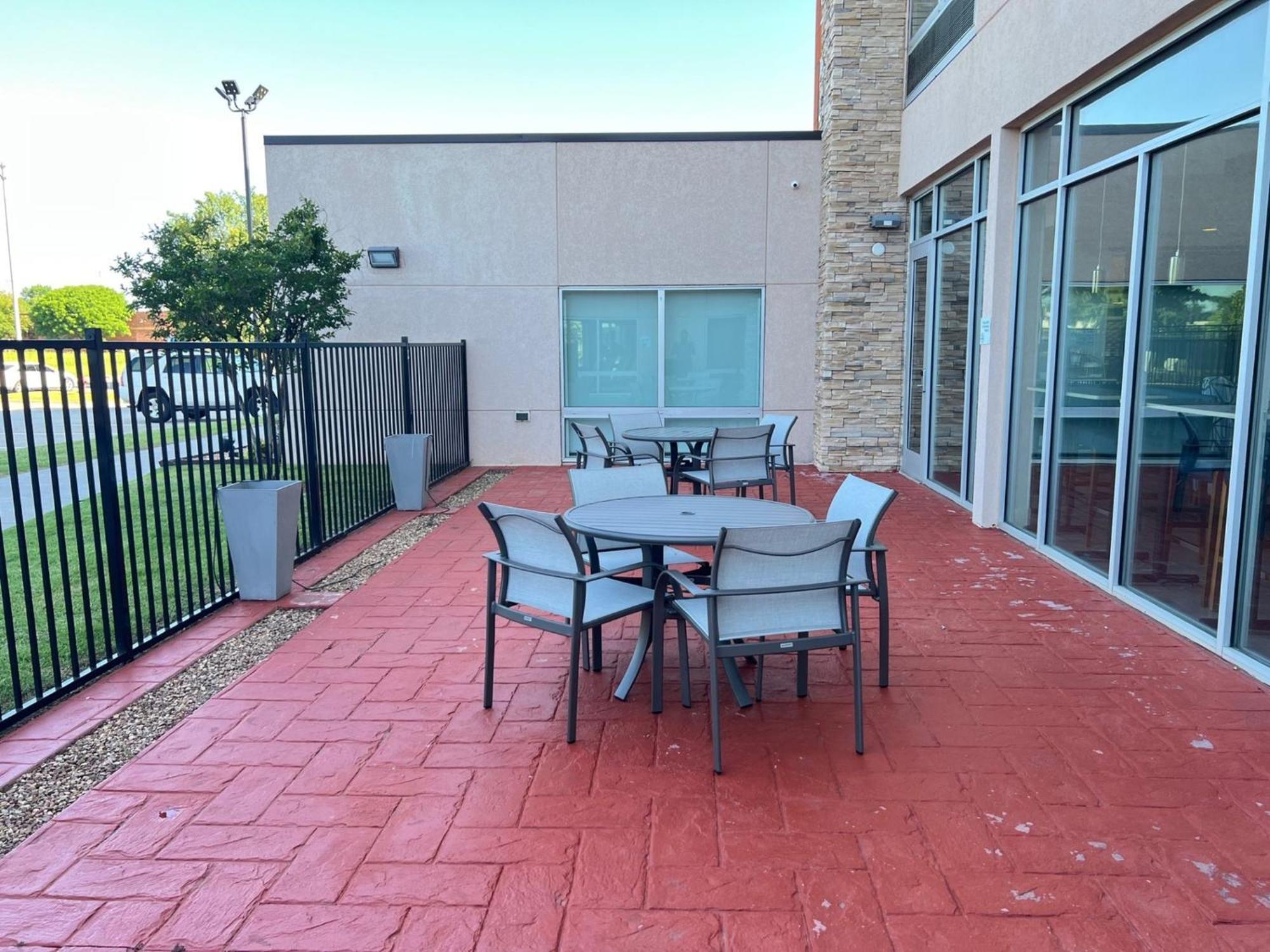 Holiday Inn Express & Suites Moore By Ihg Exterior foto
